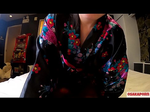 ❤️ Vajza e re cosplay pëlqen seksin deri në orgazmë me një shiringë në një kalorës dhe një blowjob. Vajzë aziatike me pidhi leshtore dhe cica të bukura me kostum tradicional japonez në video amatore që tregon masturbim me lodra qij. Sakura 3 OSAKAPORN. ️ Video e ndyrë  tek ne ﹏