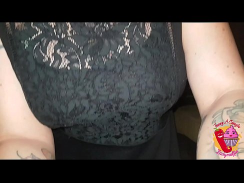 ❤️ Njerka e përdalë i jep atij një blowjob dhe spanjisht ️ Video e ndyrë tek ne ﹏
